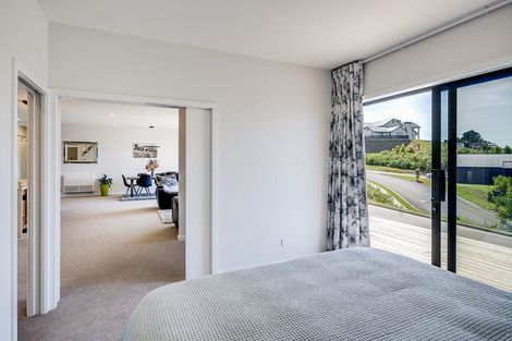 Photo of property in 91 Oak Road, Poraiti, Napier, 4112