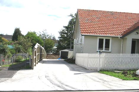 Photo of property in 100 Kervil Avenue, Te Atatu Peninsula, Auckland, 0610