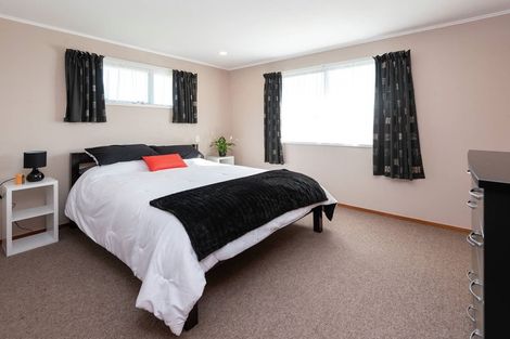 Photo of property in 69 Lewisham Street, Highland Park, Auckland, 2010