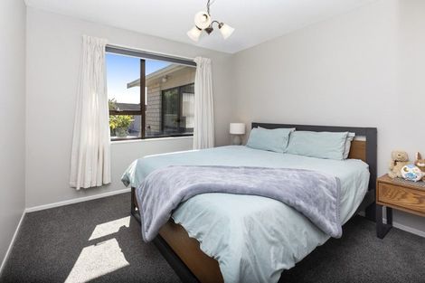 Photo of property in 4 Sonning Place, Redwood, Christchurch, 8051