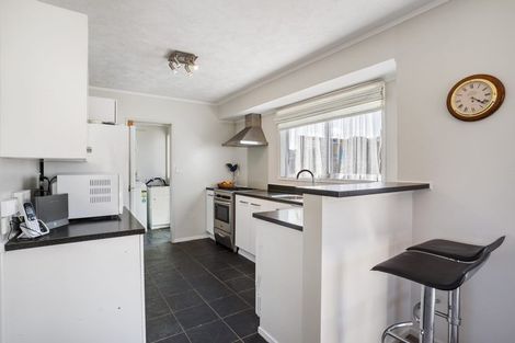 Photo of property in 14 Seaglen Place, Botany Downs, Auckland, 2010