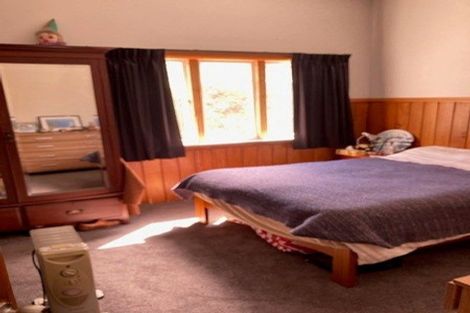 Photo of property in 29 Domanski Crescent, Owhiro Bay, Wellington, 6023