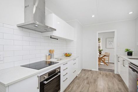 Photo of property in 49 Taylor Terrace, Tawa, Wellington, 5028