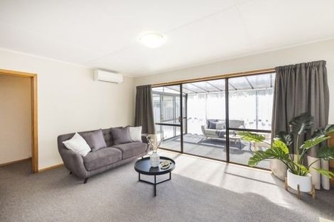 Photo of property in 10 Catlins Crescent, Milson, Palmerston North, 4414