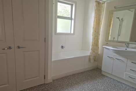 Photo of property in 36a Saint Ronans Avenue, Waterloo, Lower Hutt, 5011