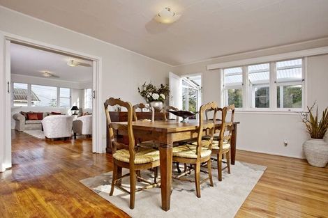 Photo of property in 25 Esmonde Road, Takapuna, Auckland, 0622