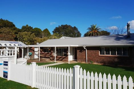 Photo of property in 32 Scenic Drive, Hillpark, Auckland, 2102