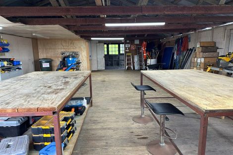 Photo of property in 24 Holdens Road, Henderson, Auckland, 0612