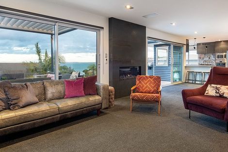 Photo of property in 19a Hyde Road, Rothesay Bay, Auckland, 0630