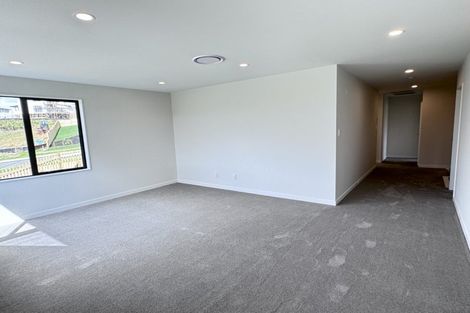 Photo of property in 130 Skulander Crescent, Orewa, 0931