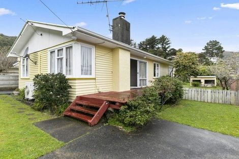 Photo of property in 18 Lowry Crescent, Stokes Valley, Lower Hutt, 5019