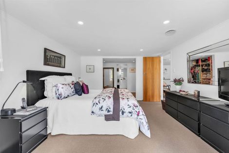 Photo of property in 5 Liston Crescent, Cockle Bay, Auckland, 2014