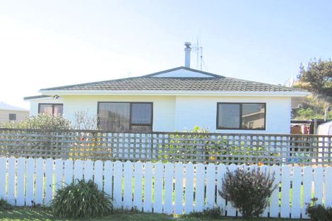 Photo of property in 8a Andresen Street, Foxton Beach, Foxton, 4815