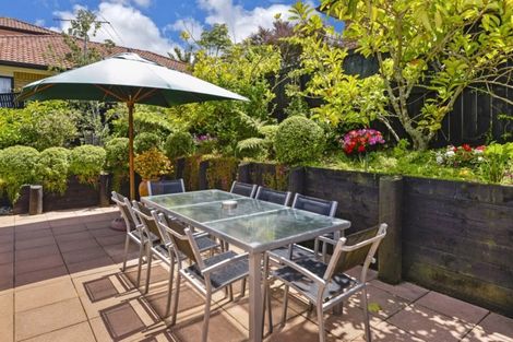 Photo of property in 6 Rising Parade, Fairview Heights, Auckland, 0632