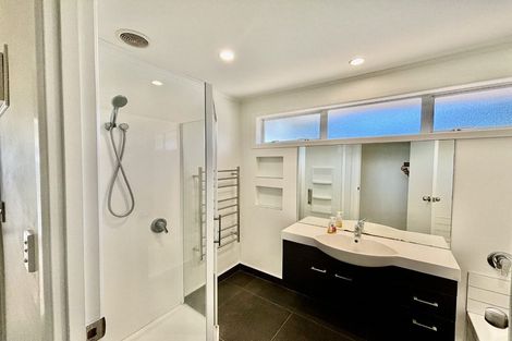 Photo of property in 37 Hillcrest Avenue, Hillcrest, Auckland, 0627