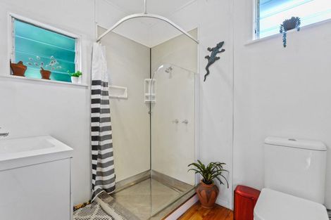 Photo of property in 5 Berridge Road, Muriwai, 0881