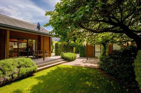 Photo of property in 21 Meadowstone Drive, Wanaka, 9305