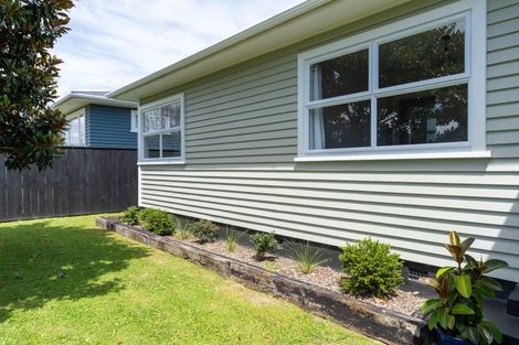 Photo of property in 10 Highbury Drive, Levin, 5510