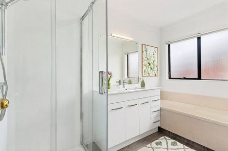 Photo of property in 44 Golfland Drive, Golflands, Auckland, 2013