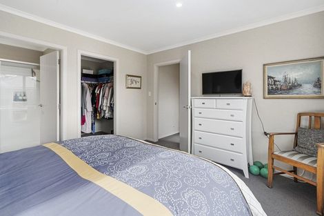 Photo of property in 16 Chestnut Close, Kelvin Grove, Palmerston North, 4414