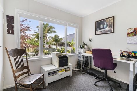 Photo of property in 96 Colwill Road, Massey, Auckland, 0614
