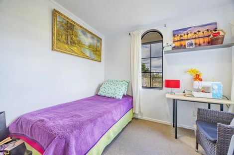 Photo of property in 21 Tyrico Close, Unsworth Heights, Auckland, 0632