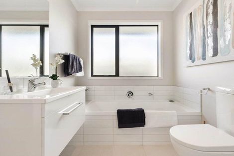 Photo of property in 5a Uatoto Road, Clarks Beach, 2122