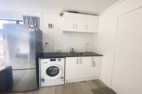 Photo of property in 28 Tamahere Drive, Glenfield, Auckland, 0629