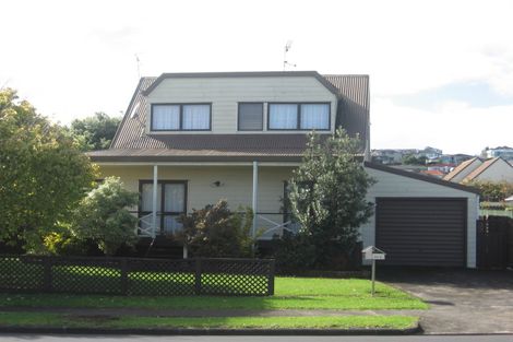 Photo of property in 2/82 Aviemore Drive, Highland Park, Auckland, 2010