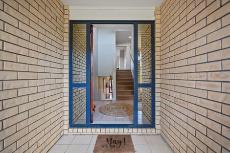 Photo of property in 16 Crimson Park, Oteha, Auckland, 0632