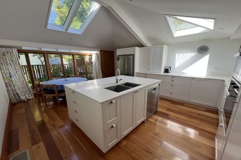 Photo of property in 9 Glen Road, Kelburn, Wellington, 6012