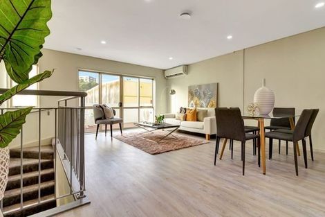 Photo of property in Emery Gardens, 1/4 Ambrico Place, New Lynn, Auckland, 0600