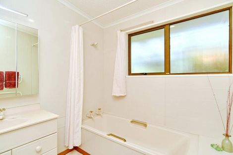 Photo of property in 2/56 Balmoral Lane, Redcliffs, Christchurch, 8081