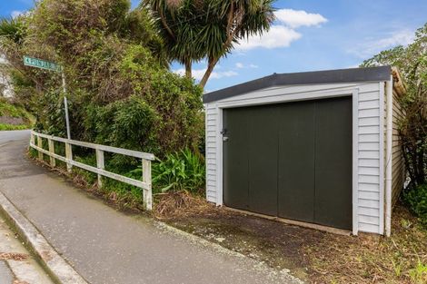 Photo of property in 129 Cockayne Road, Khandallah, Wellington, 6035