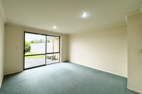 Photo of property in 42 Summerland Drive, Henderson, Auckland, 0612