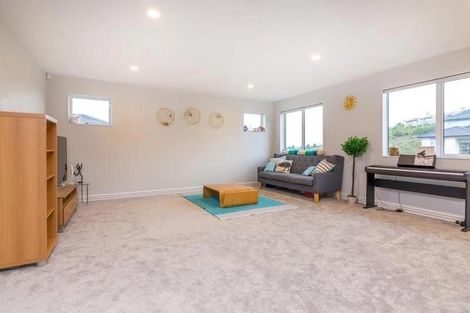 Photo of property in 18 Golden Morning Drive, Albany Heights, Auckland, 0632