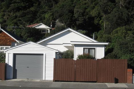 Photo of property in 115 Muritai Road, Eastbourne, Lower Hutt, 5013