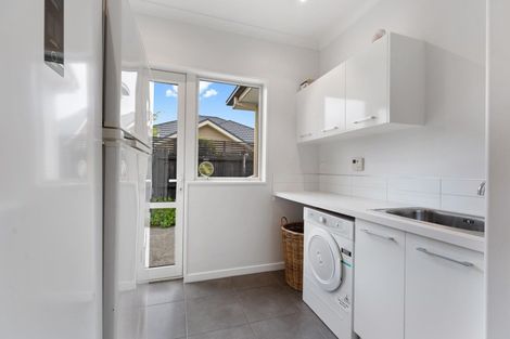 Photo of property in 12 Willowview Drive, Redwood, Christchurch, 8051