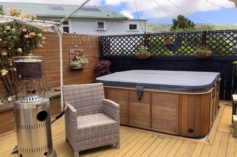 Photo of property in 54 Collins Avenue, Tawa, Wellington, 5028