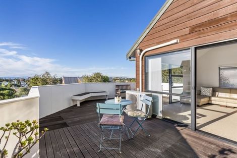Photo of property in 52 Waiora Road, Stanmore Bay, Whangaparaoa, 0932