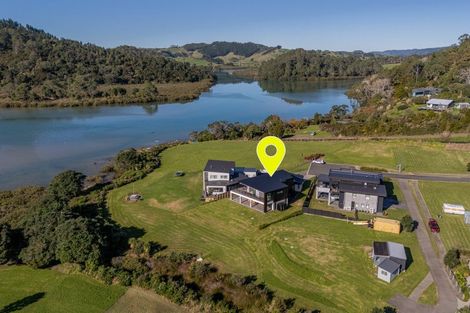 Photo of property in 17 Fred Harsant Drive, Cooks Beach, 3591