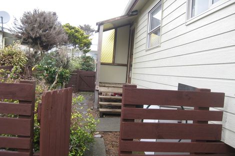 Photo of property in 41 Colchester Crescent, Newlands, Wellington, 6037