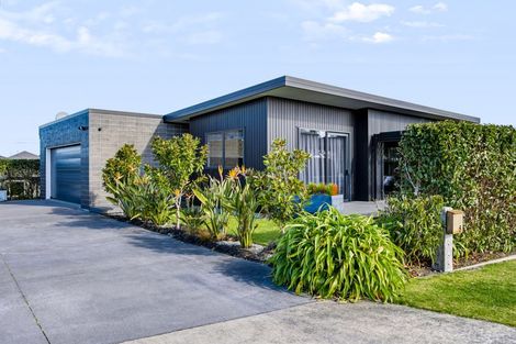 Photo of property in 5 Kotare Drive, Waiwhakaiho, New Plymouth, 4312