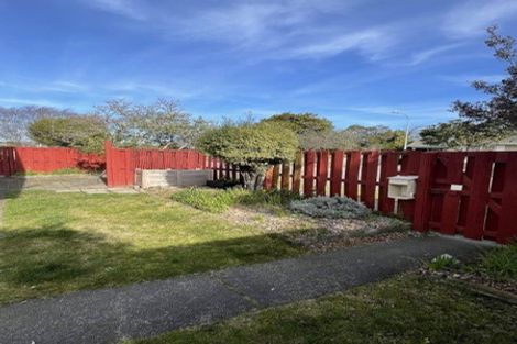 Photo of property in 52 Royal Park Drive, Parklands, Christchurch, 8083