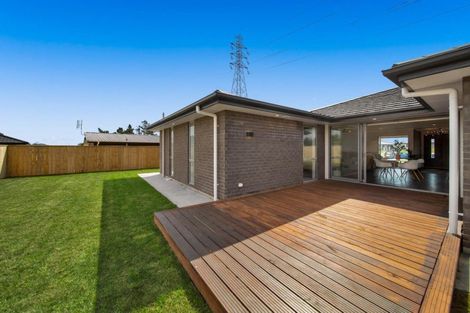 Photo of property in 33 Honeyfield Drive, Whalers Gate, New Plymouth, 4310