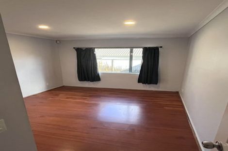 Photo of property in 1 Claremont Way, East Tamaki Heights, Auckland, 2016