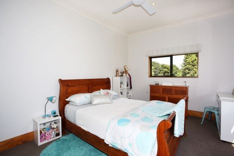 Photo of property in 94 Farmpark Road, Waiuku, 2681