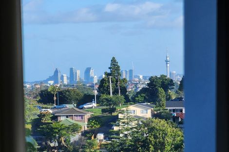 Photo of property in 43 Girrahween Drive, Totara Vale, Auckland, 0629