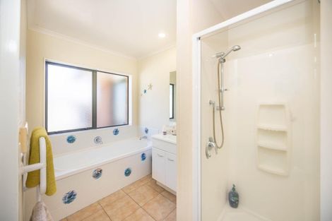 Photo of property in 5 Palm Grove Drive, Western Heights, Hamilton, 3200