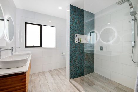 Photo of property in 43 Langton Road, Stanmore Bay, Whangaparaoa, 0932